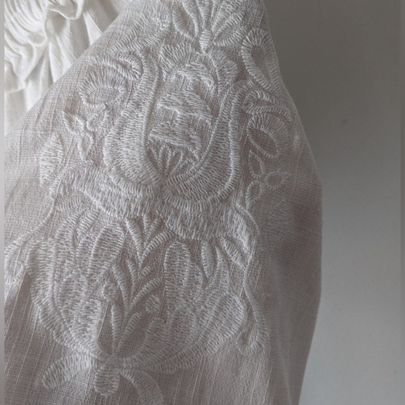Lilly Pulitzer MoiraOff The Shoulder White Bell Sleeve
Embroidery Ruffle Top XS - Picture 6 of 10